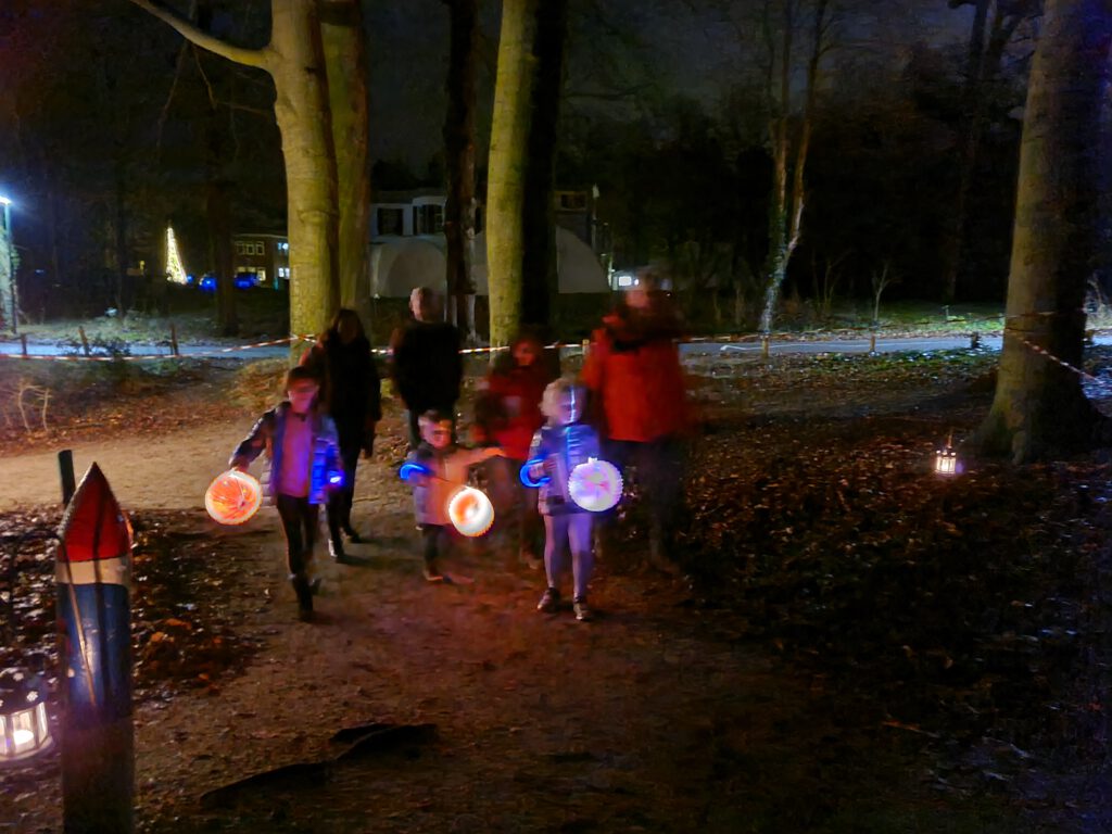 Lichtjeswandeling Was Gezellig En Druk Bezocht Renkums Beekdal