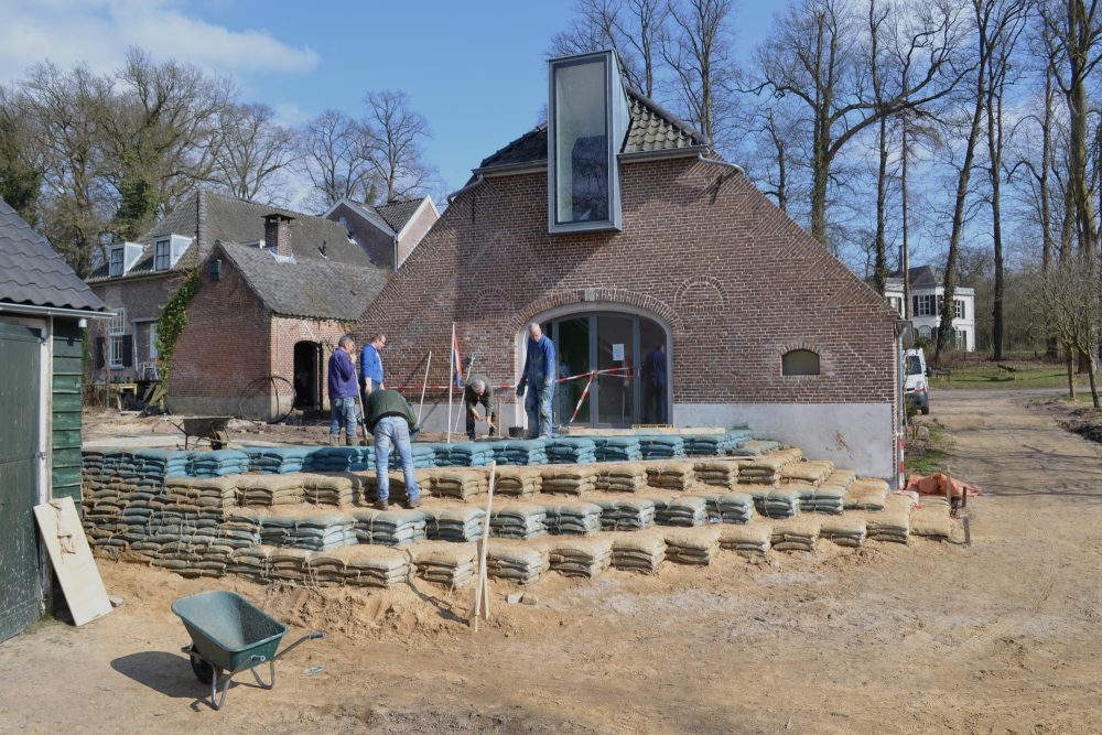 Tribune, erfinrichting en vrijwilligersgebouw