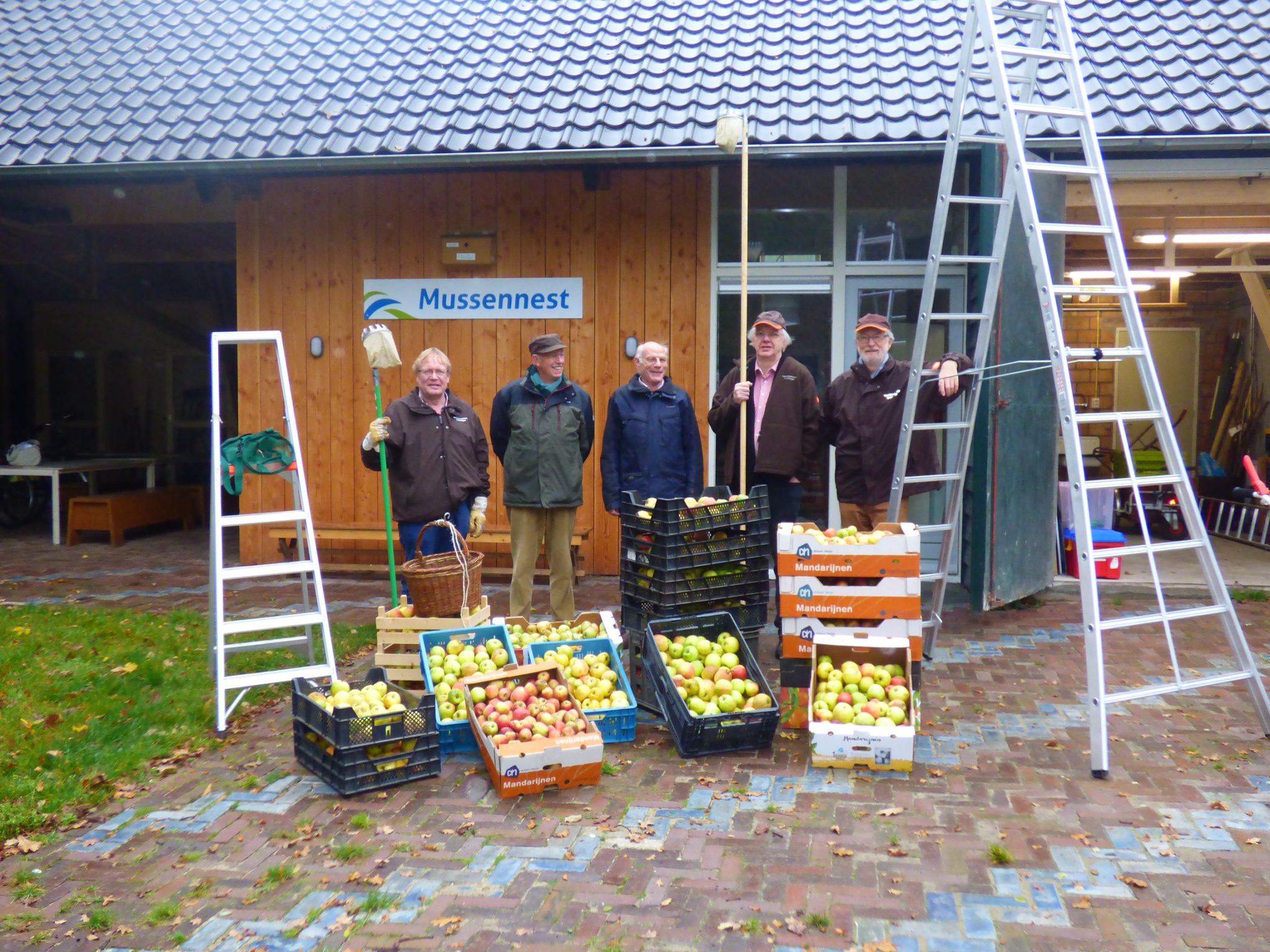 Appelsap en pruimenjam uit eigen boomgaard